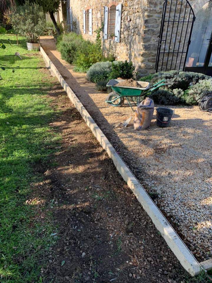 received 557403562888077